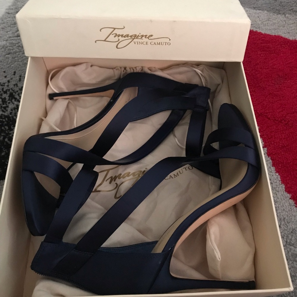 IMAGINE BY VINCE CAMUTO SIZE 10 BLUE HEEL